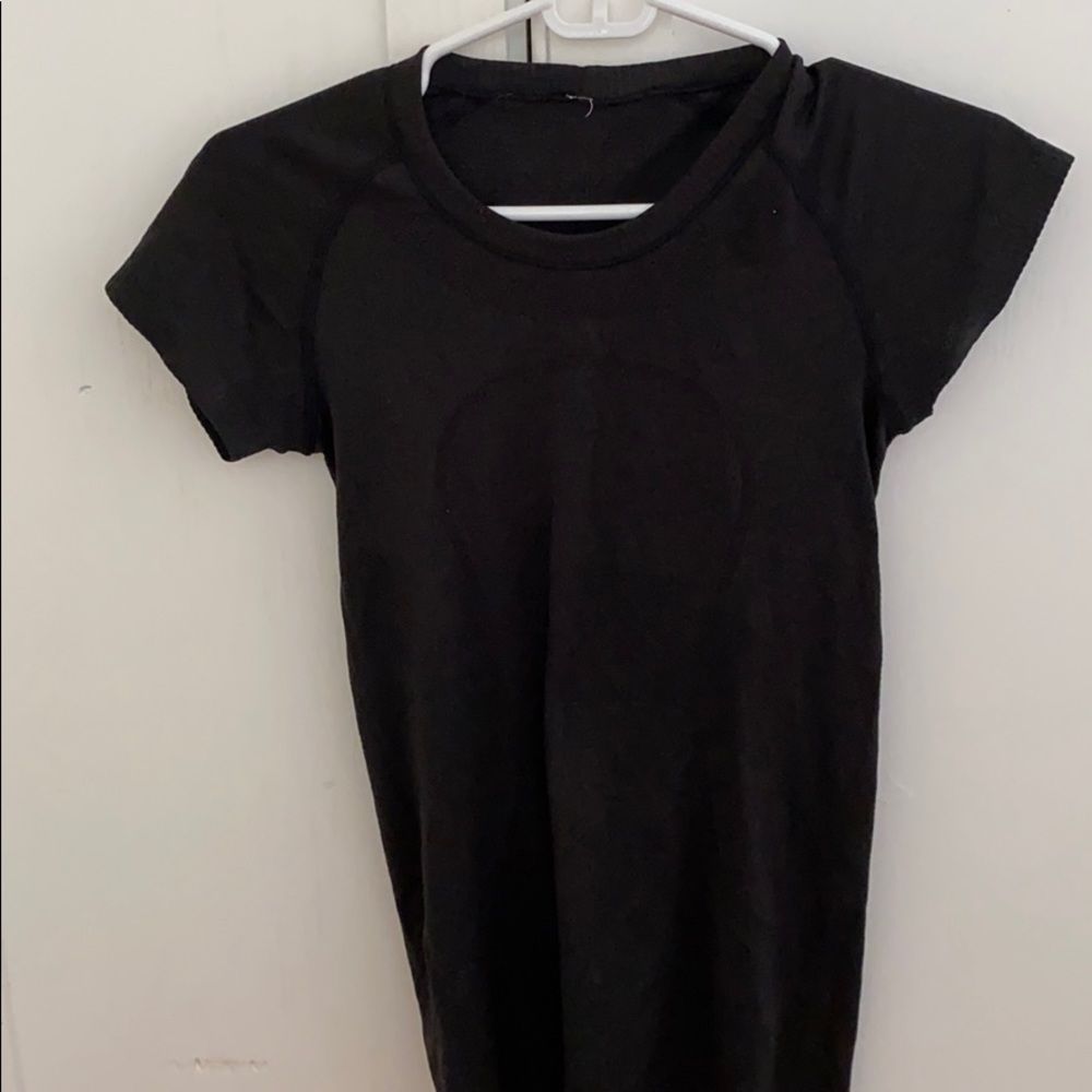 Lululemon workout top